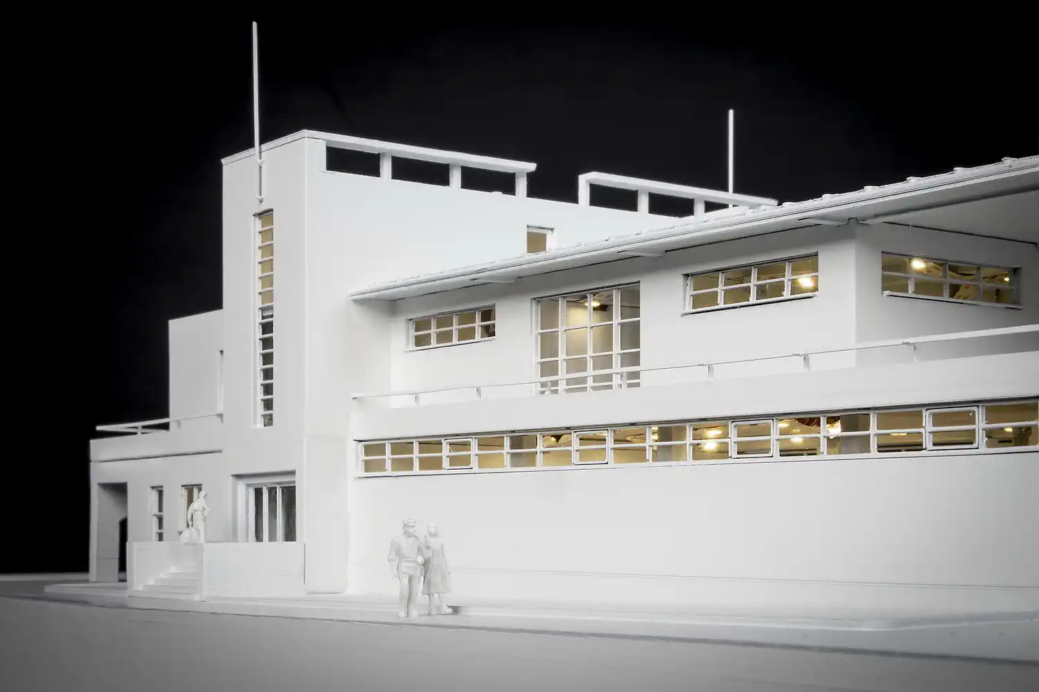 Architektonický model vytlačený 3D tlačou. Veslársky klub v&nbsp;Bratislave. Detail južnej fasády so vstupným priečelím.
